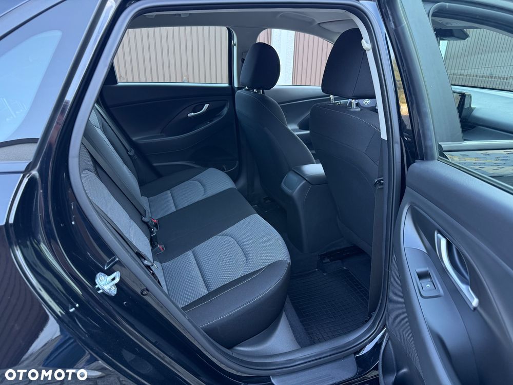 Hyundai i30 1.5 DPI Classic + - 21