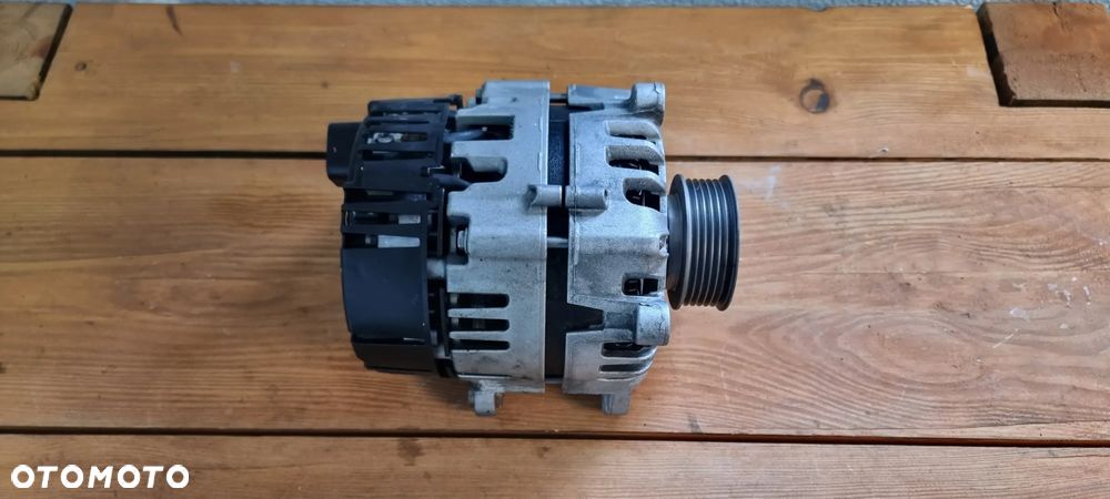 Alternator Audi A6 2,0 TDI     04L903018A - 1