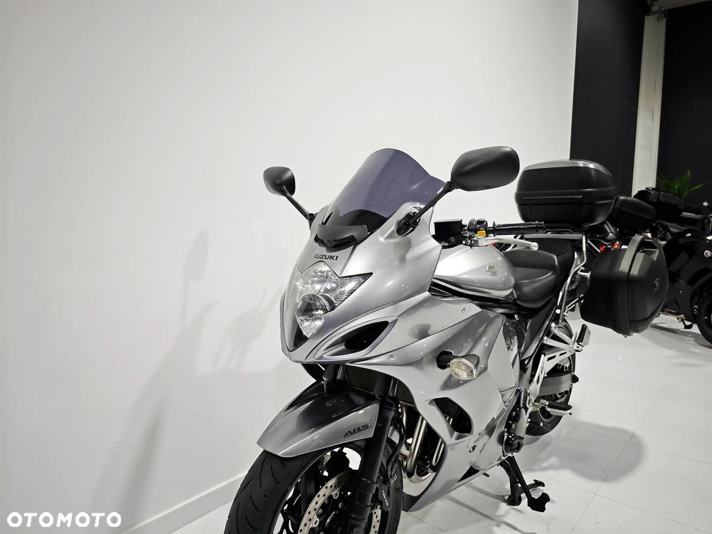 Suzuki GSX - 11