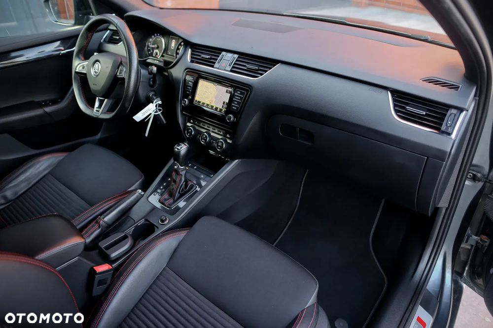 Skoda Octavia 2.0 TDI DSG RS - 23