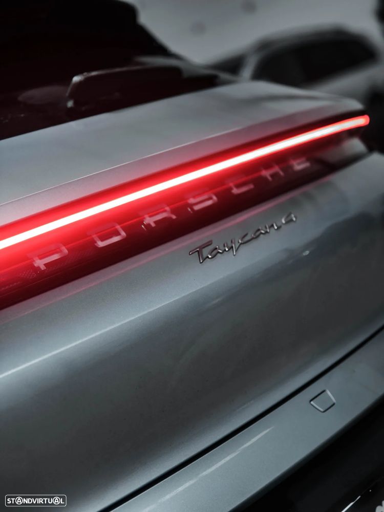 Porsche Taycan Cross Turismo 4 - 17