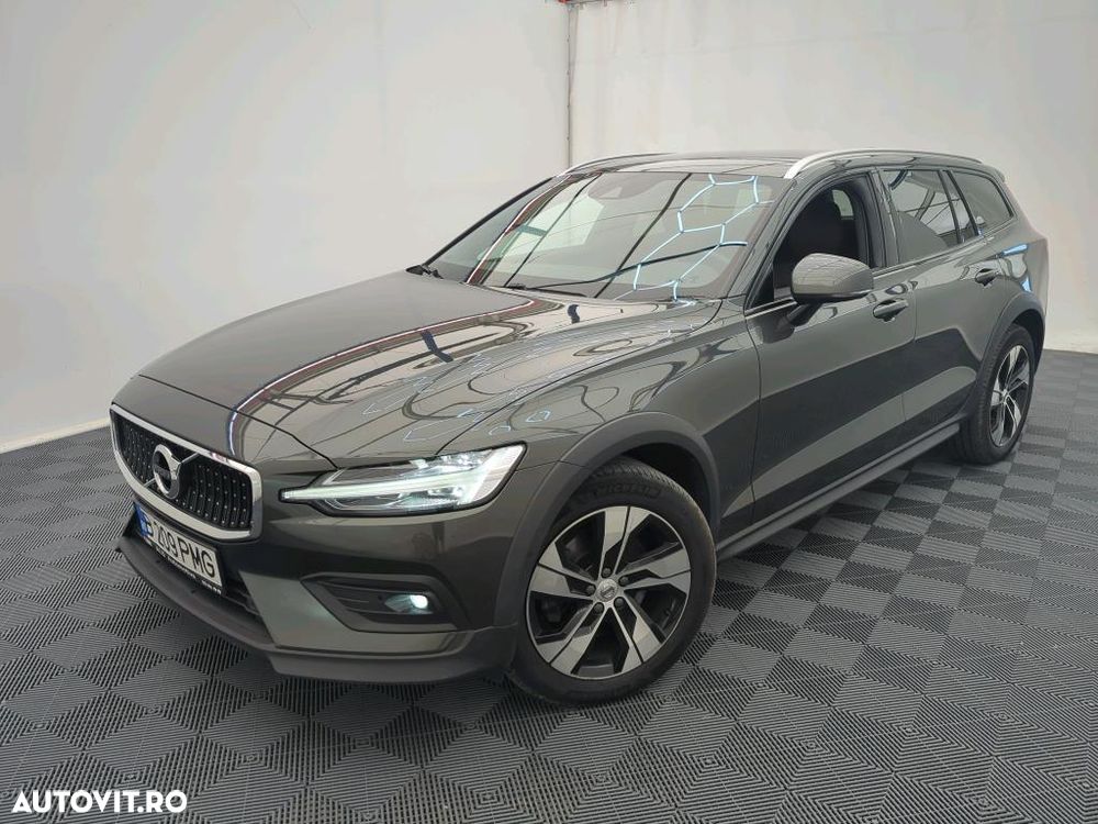 Volvo V60 B4 MHEV AT8 FWD Momentum Pro - 2