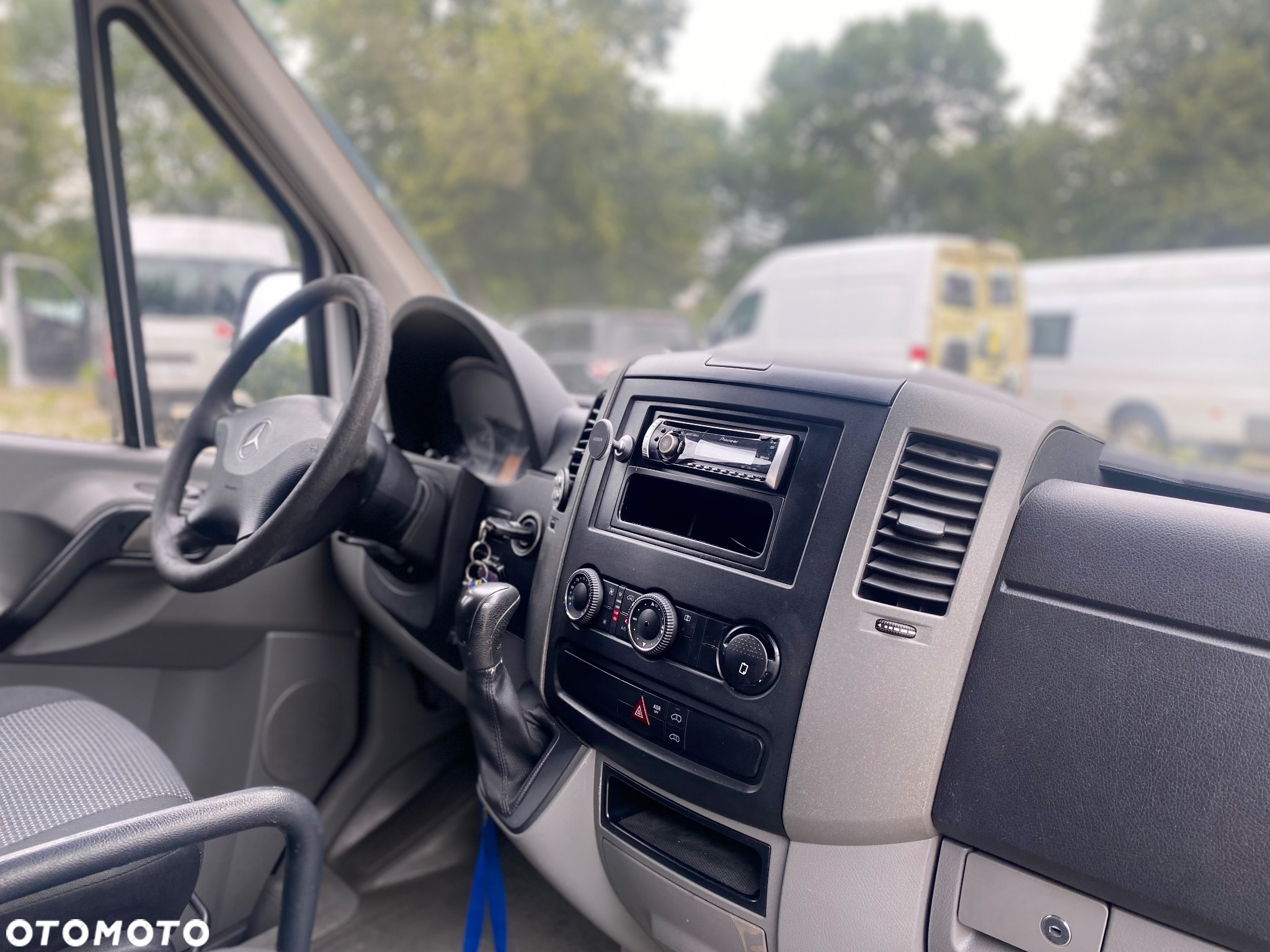 Mercedes-Benz Sprinter - 12