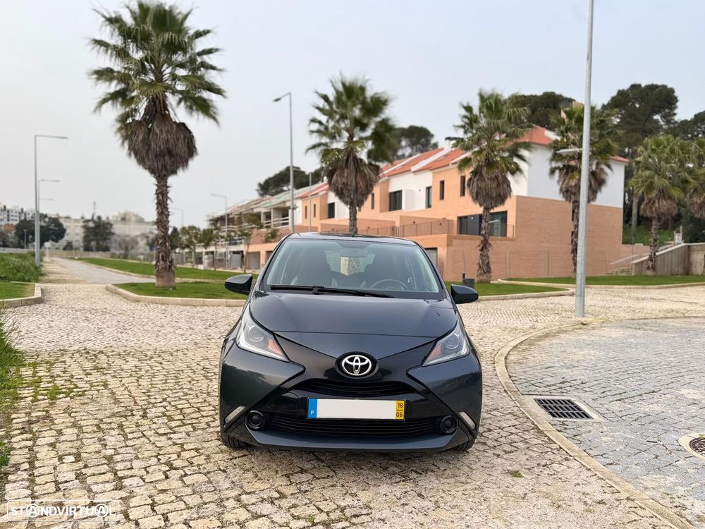 Toyota Aygo 1.0 X-Play - 1