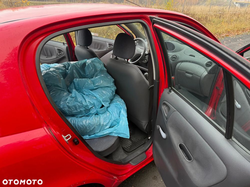 Toyota Yaris 1.0 Base - 13