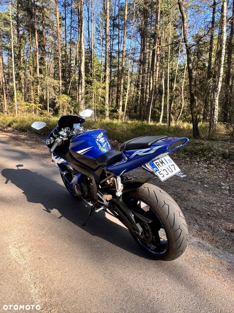 Yamaha R1 - 4