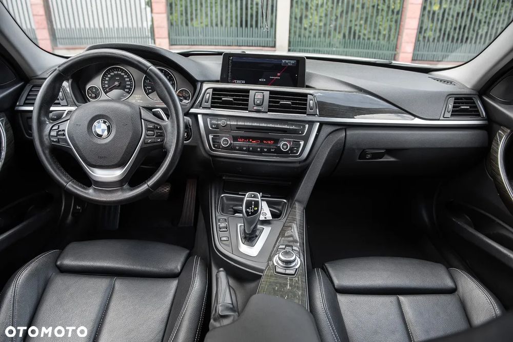 BMW Seria 3 328i xDrive Sport-Aut Sport Line - 28