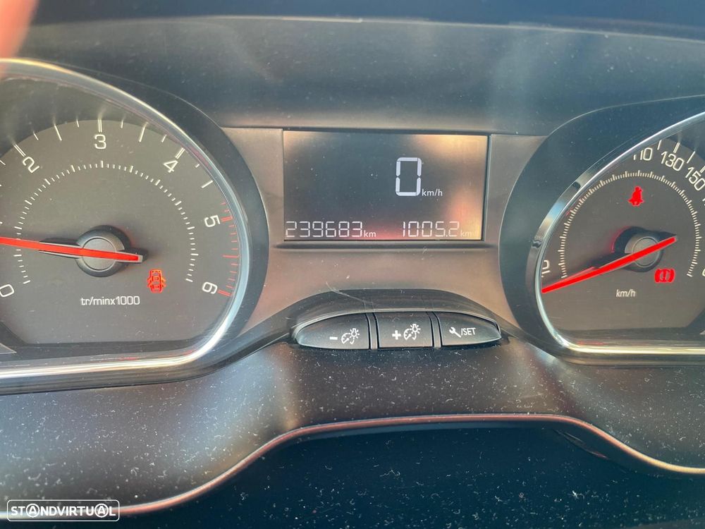 Peugeot 208 1.4 HDi - 12