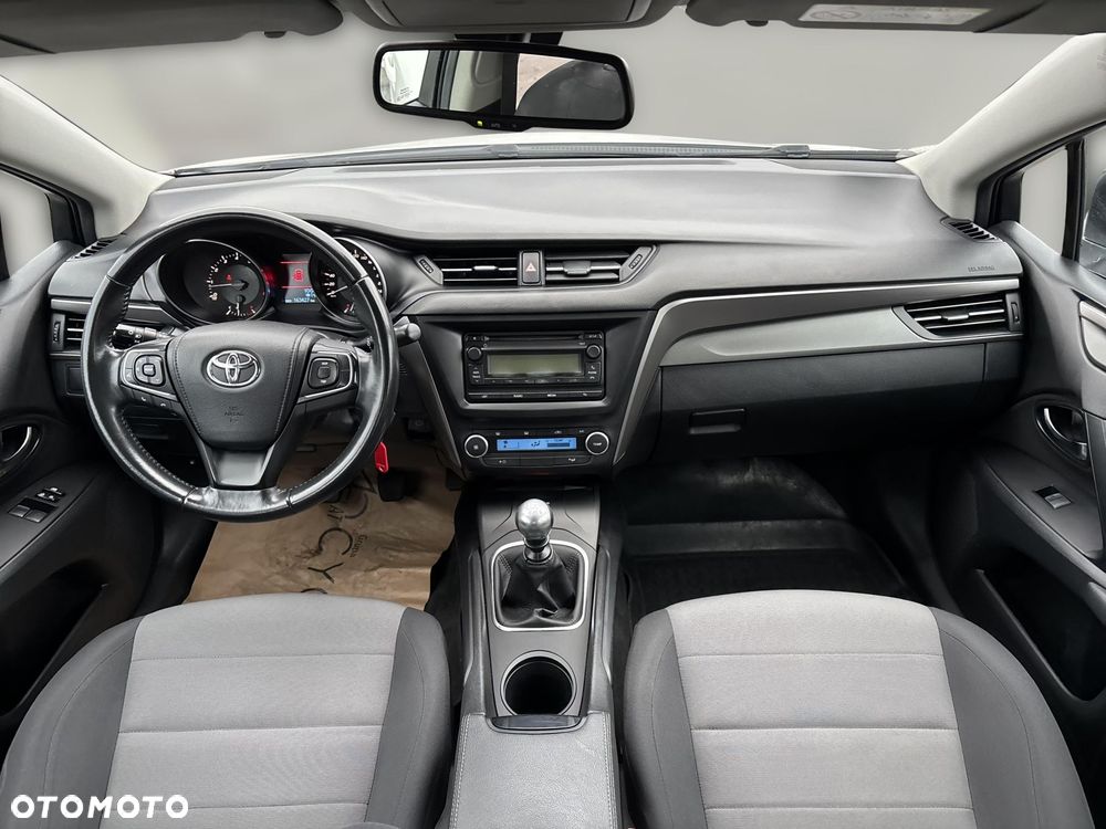 Toyota Avensis 1.8 Active - 13