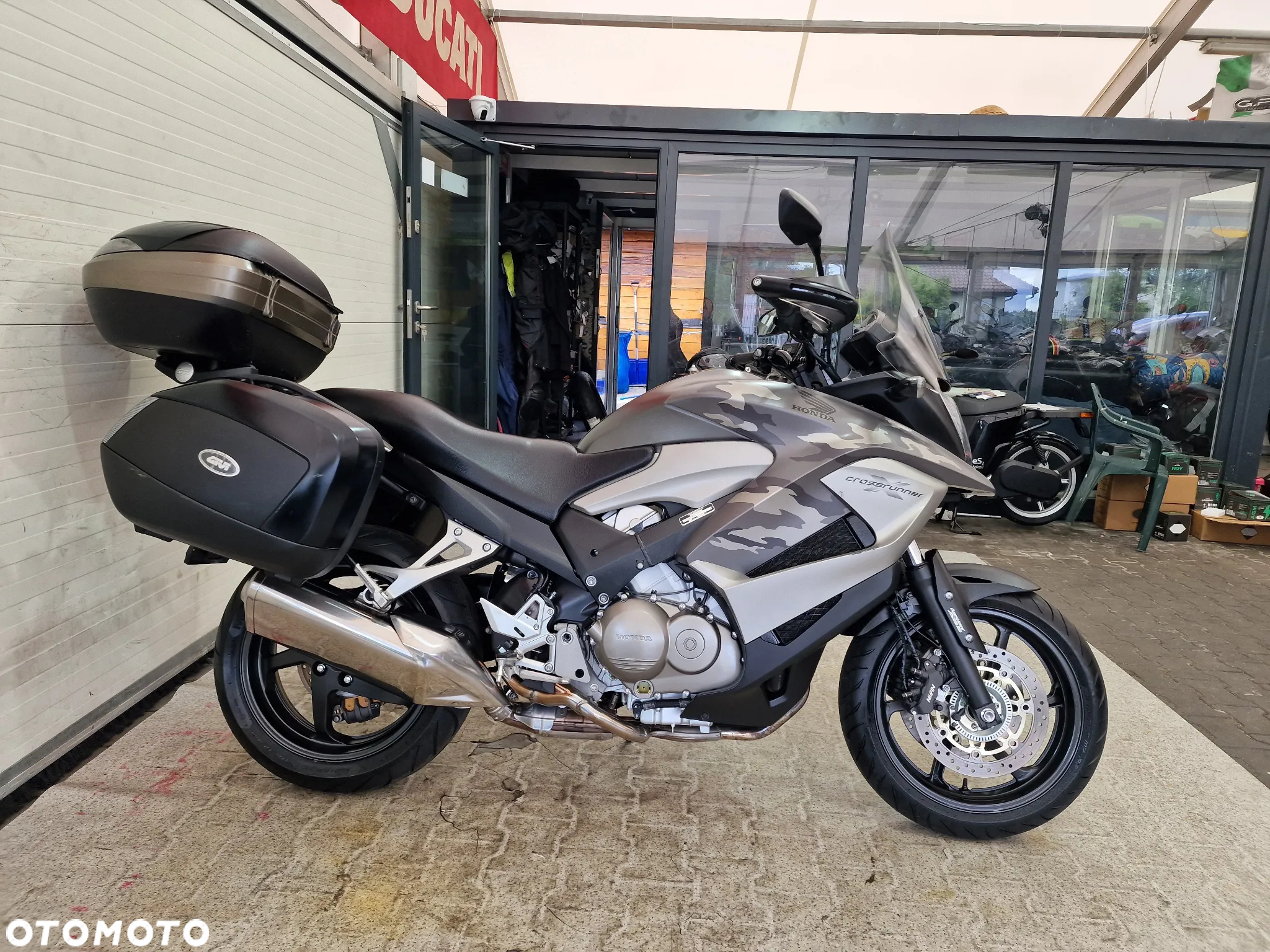 Honda VFR - 17