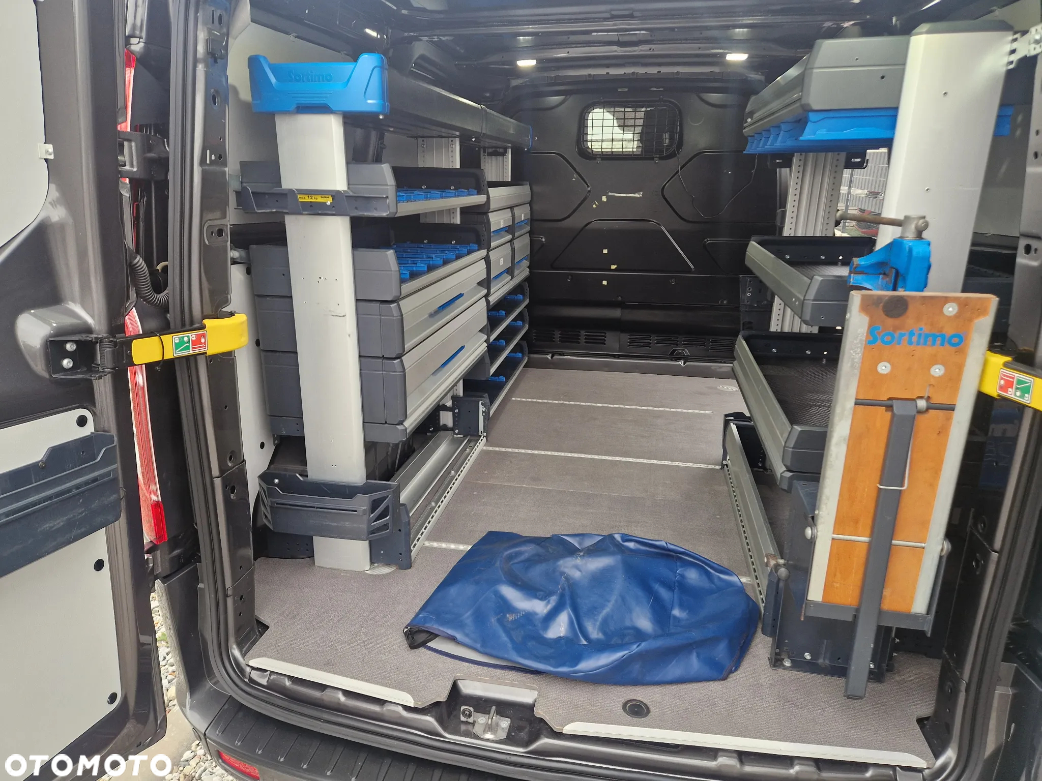 Ford TRANSIT CUSTOM - 12