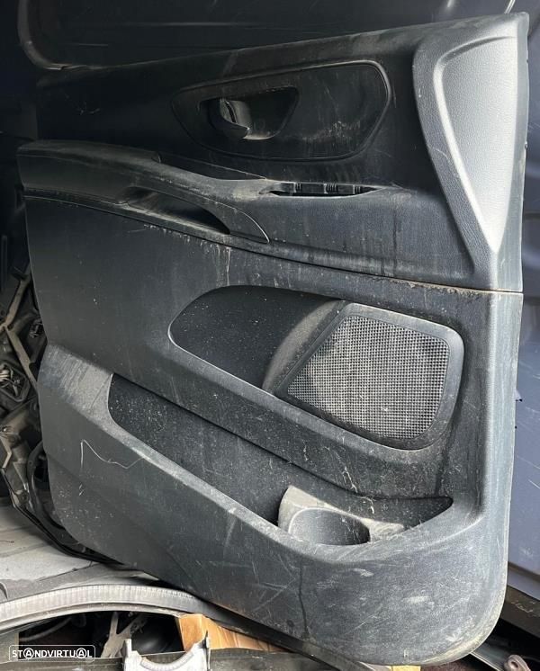 Quartela Frente Esquerda Mercedes-Benz Vito Caixa (W447) - 1