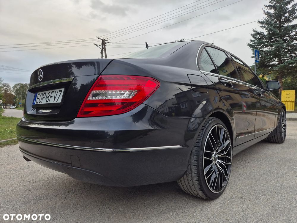 Mercedes-Benz Klasa C 180 BlueEFFICIENCY Avantgarde - 3