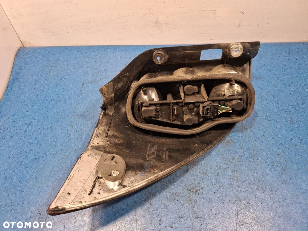 RENAULT LAGUNA II KOMBI LAMPA TYŁ PRAWA ZEWNĘTRZNA - 7