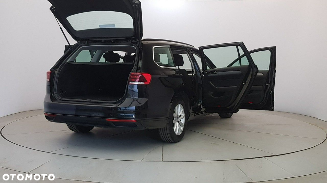 Volkswagen Passat - 12