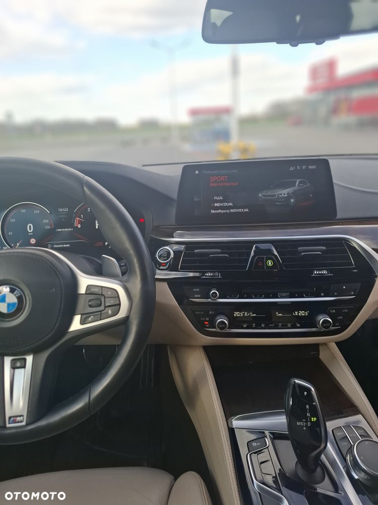 BMW Seria 5 M550i xDrive - 4