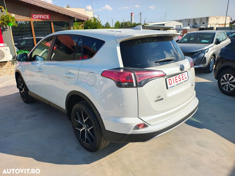 Toyota RAV4 2.0 D-4D 4x2 Start-Stop Executive - 4