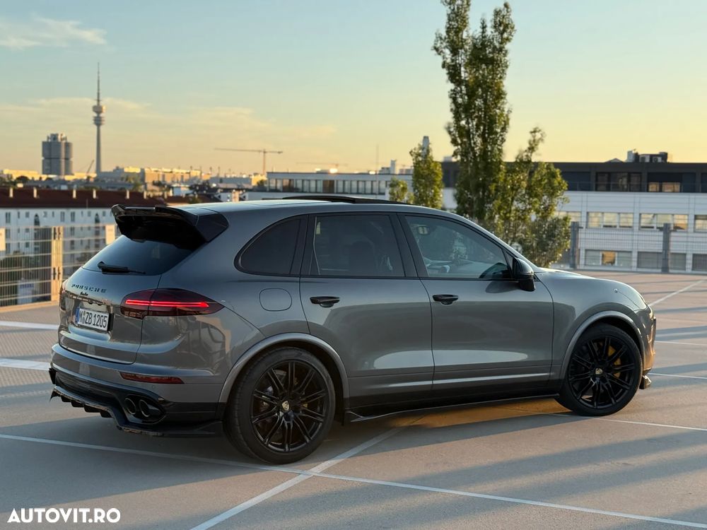 Porsche Cayenne 4.8 L Turbo - 5
