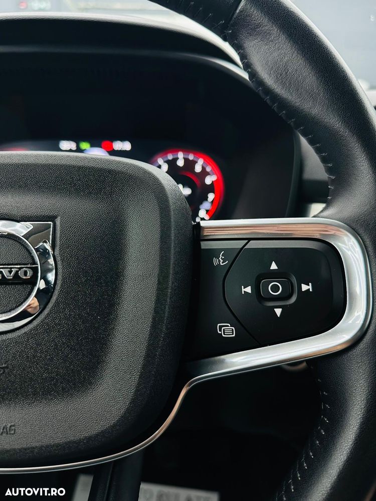 Volvo XC 40 T2 Momentum Core - 32