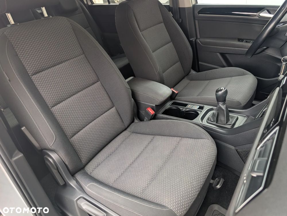 Volkswagen Touran 1.6 TDI BMT Comfortline - 23