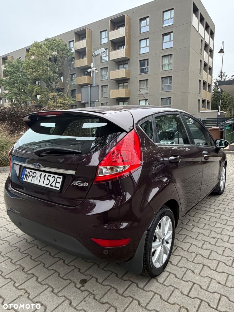 Ford Fiesta 2010 photo 2