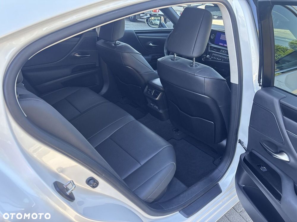 Lexus ES 300h Business Edition - 19