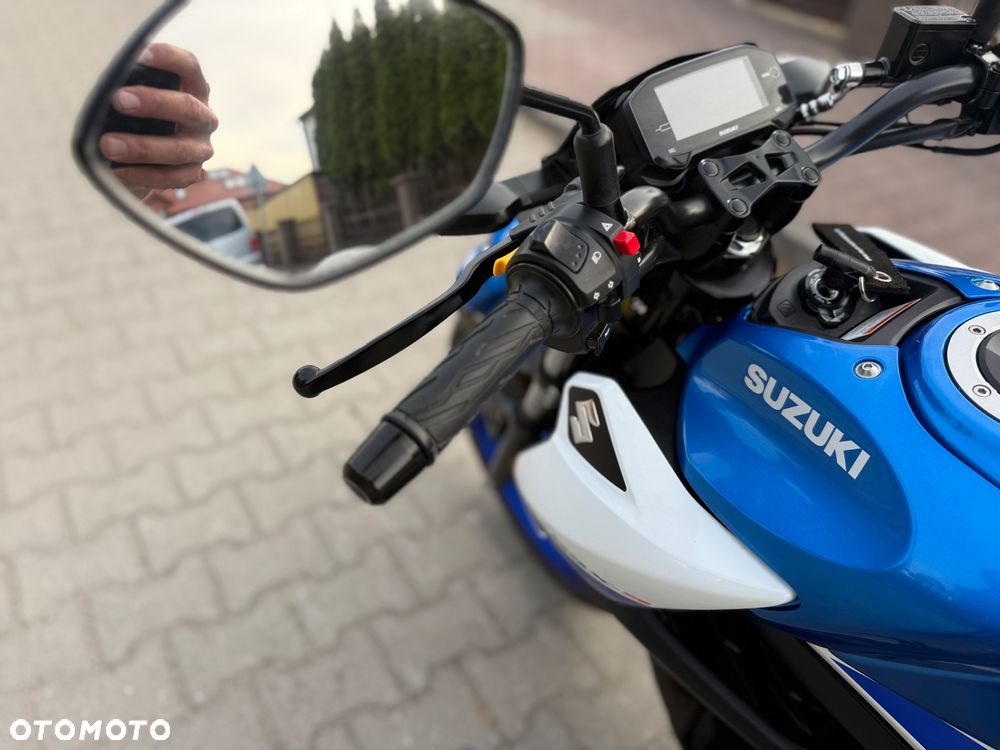 Suzuki GSX - 28