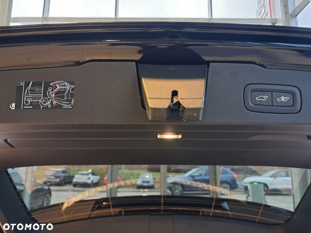 Volvo V60 B4 B Plus Dark - 34