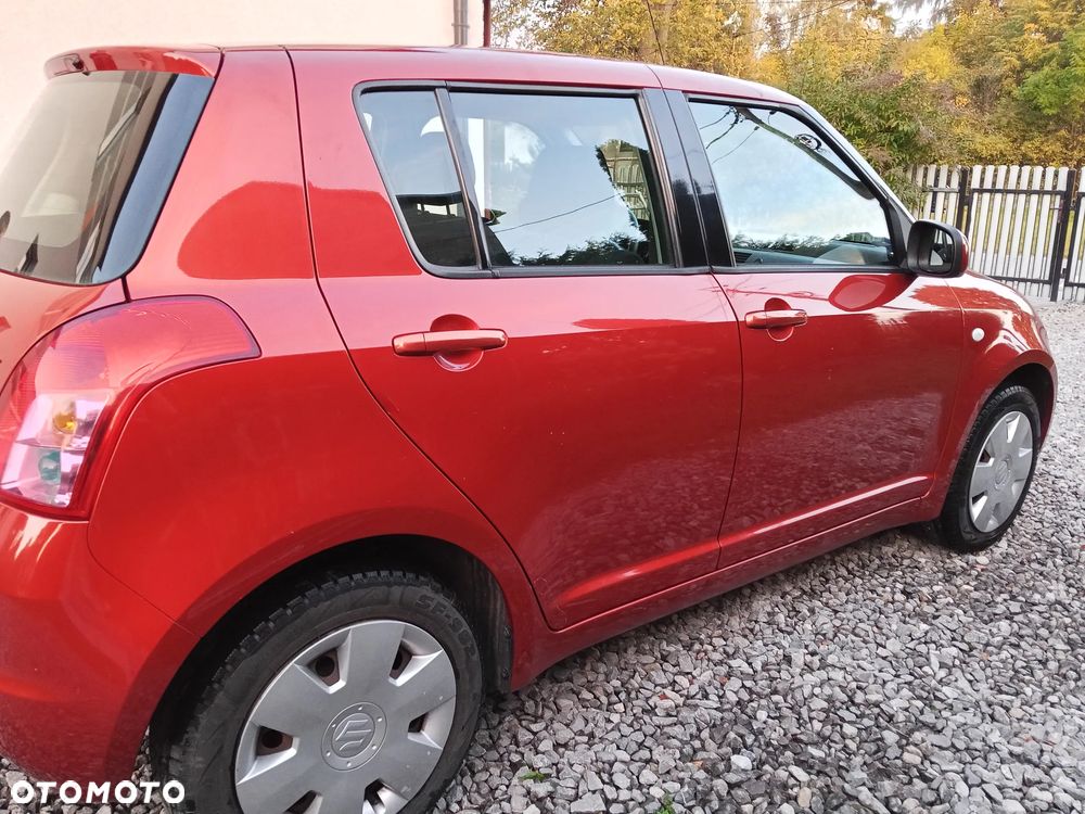 Suzuki Swift 2010 photo 3