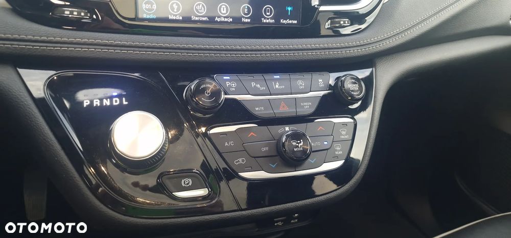 Chrysler Pacifica - 23