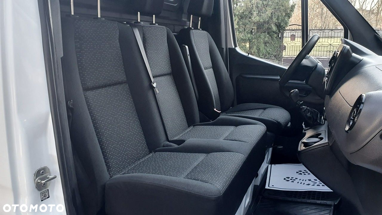 Mercedes-Benz Sprinter - 25