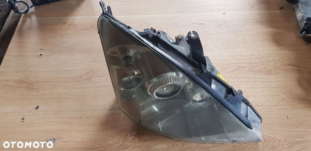 FORD FOCUS MK I LAMPA XENON PRAWA - 1