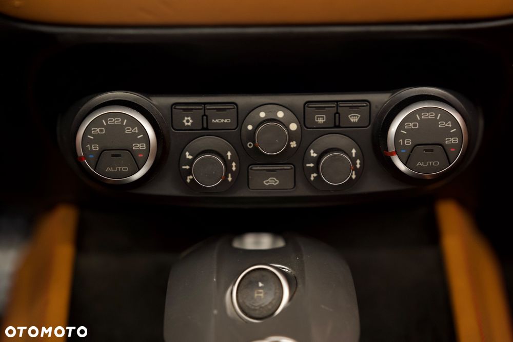 Ferrari California T - 38