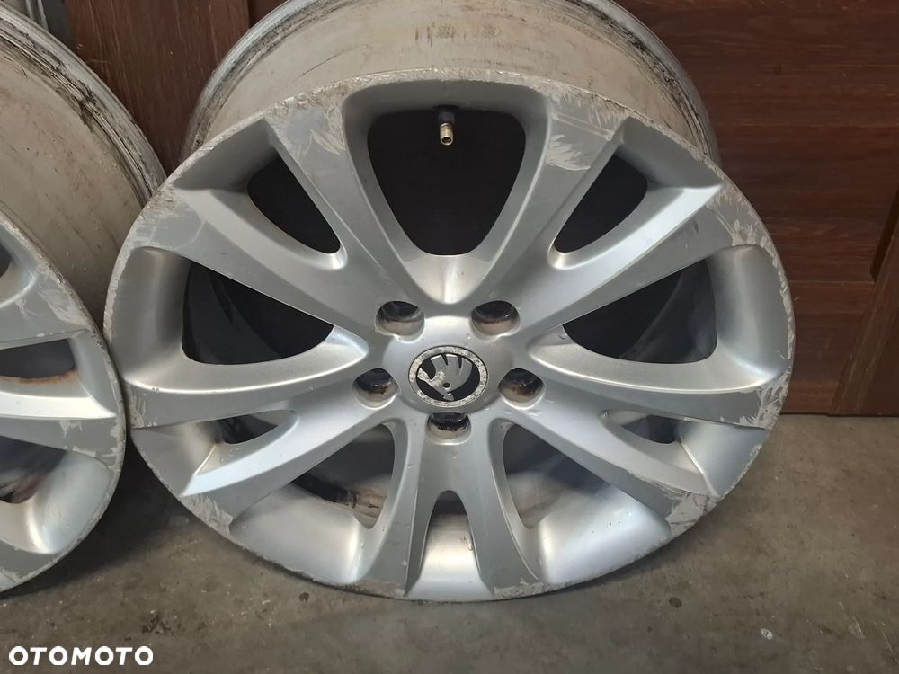 Felgi aluminiowe 17 cali Skoda  Superb 2014 nr 3T0601025D - 4