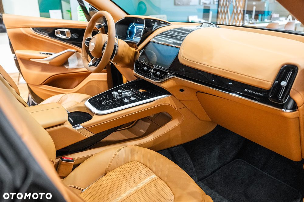 Aston Martin DBX - 10