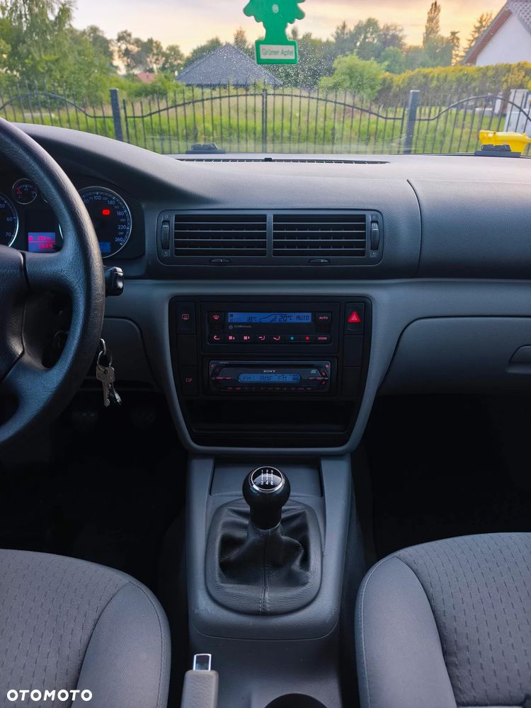 Volkswagen Passat 1.6 - 11
