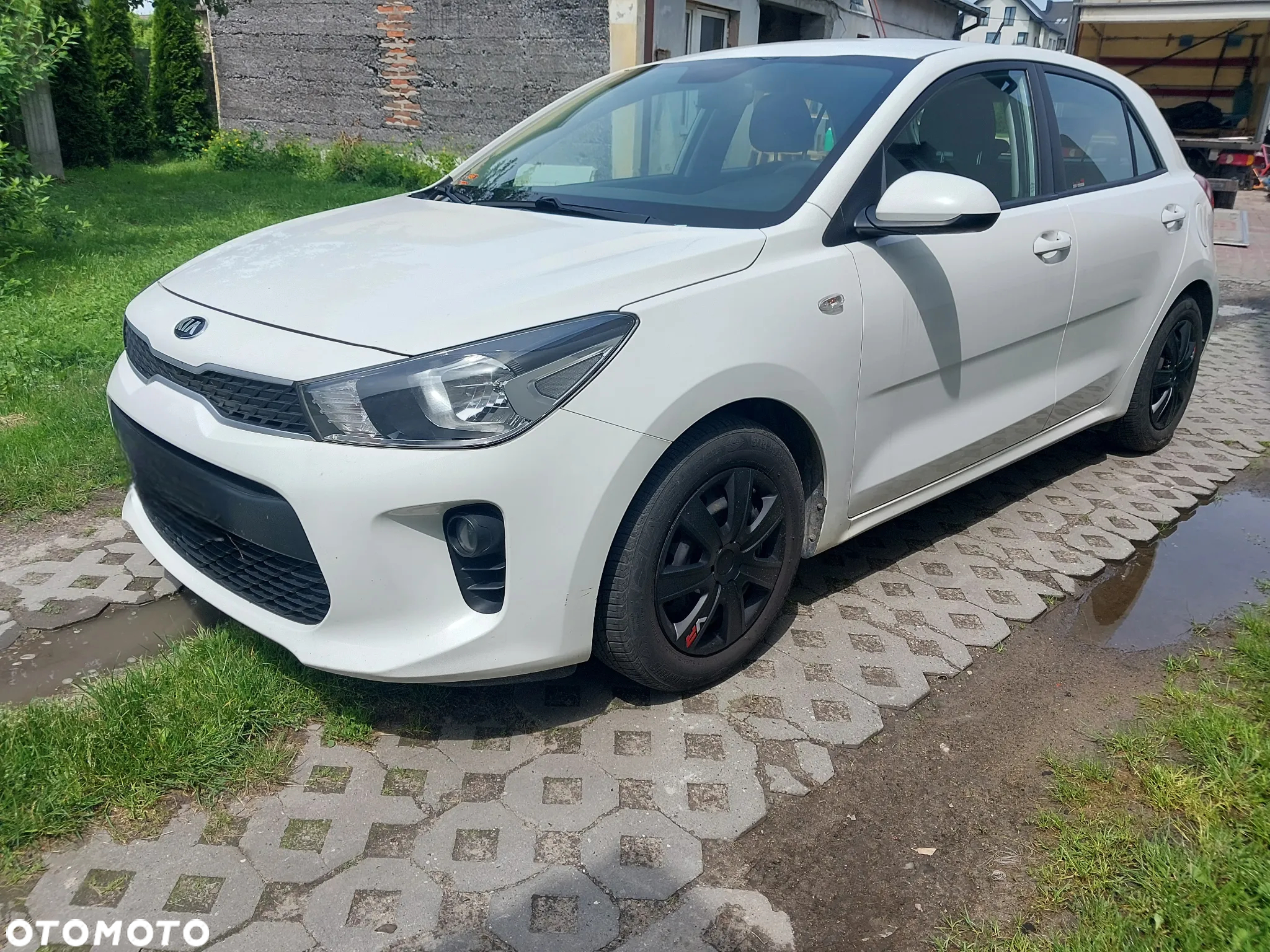 Kia Rio 1.2 L - 10