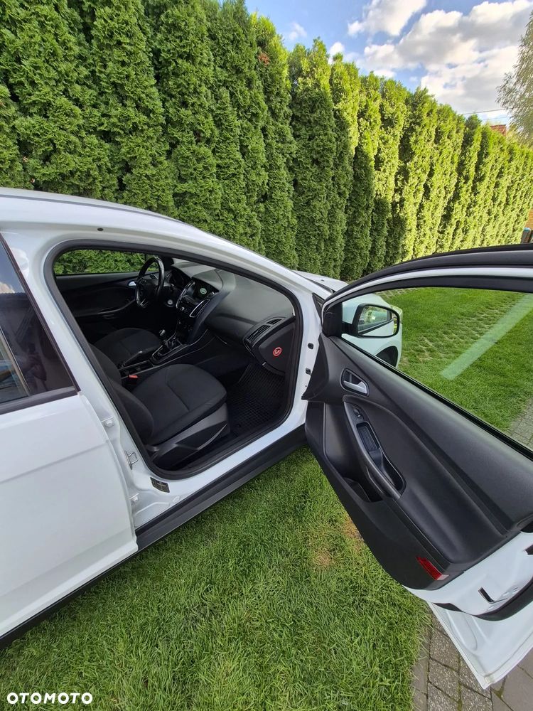 Ford Focus 1.6 Trend - 16