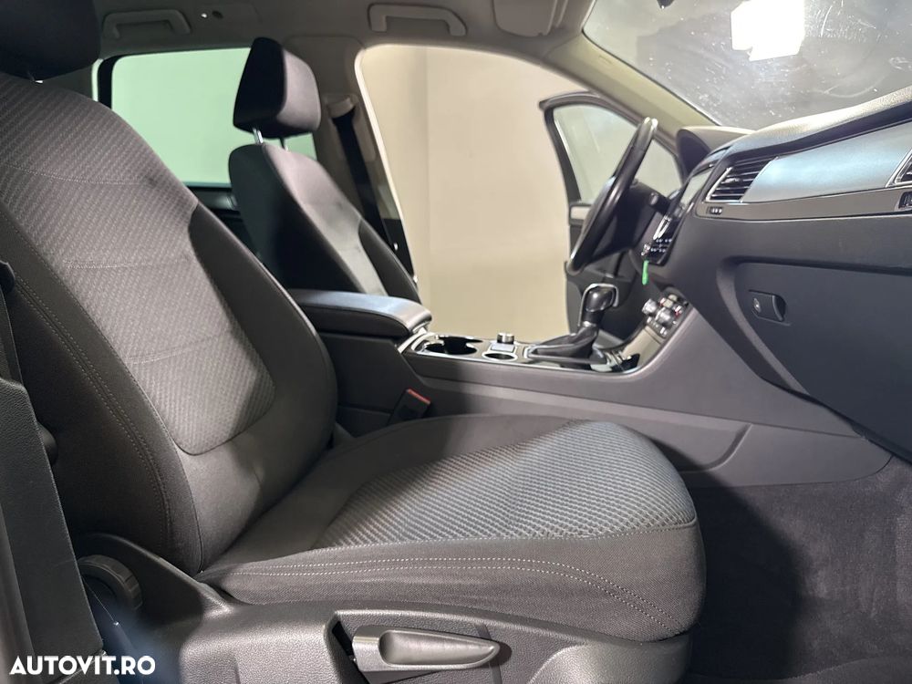 Volkswagen Touareg - 12