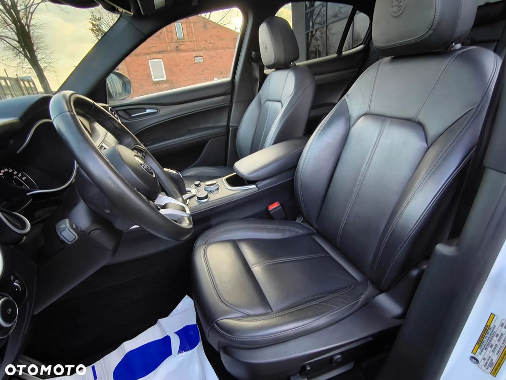 Alfa Romeo Stelvio 2.0 Turbo 16V AT8-Q4 Executive - 31