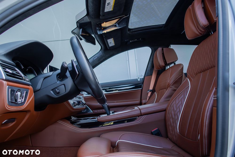 BMW Seria 7 M760Li xDrive - 33