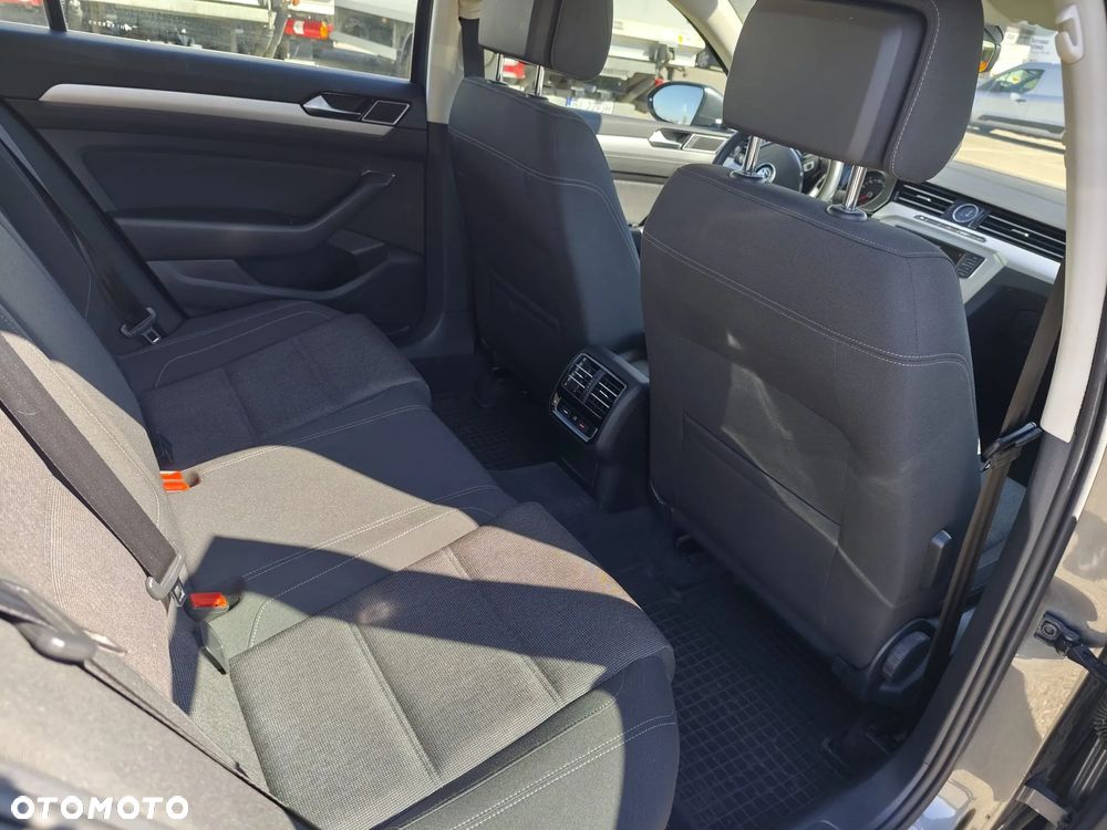 Volkswagen Passat 2.0 TDI (BlueMotion Technology) Comfortline - 38