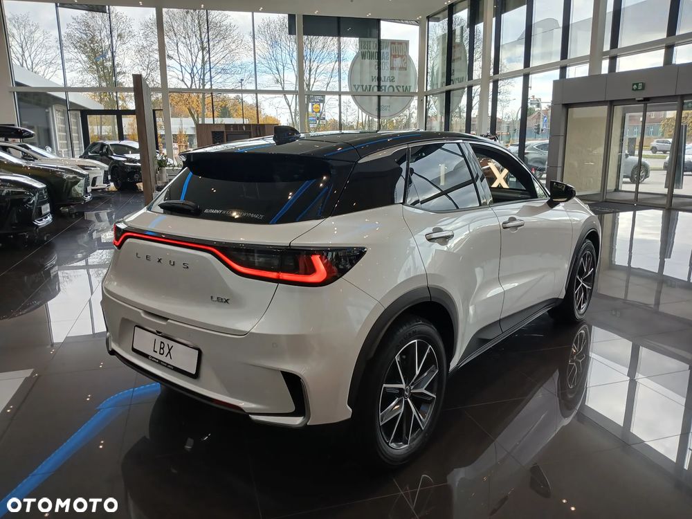 Lexus LBX 1.5 Hybrid Cool - 4