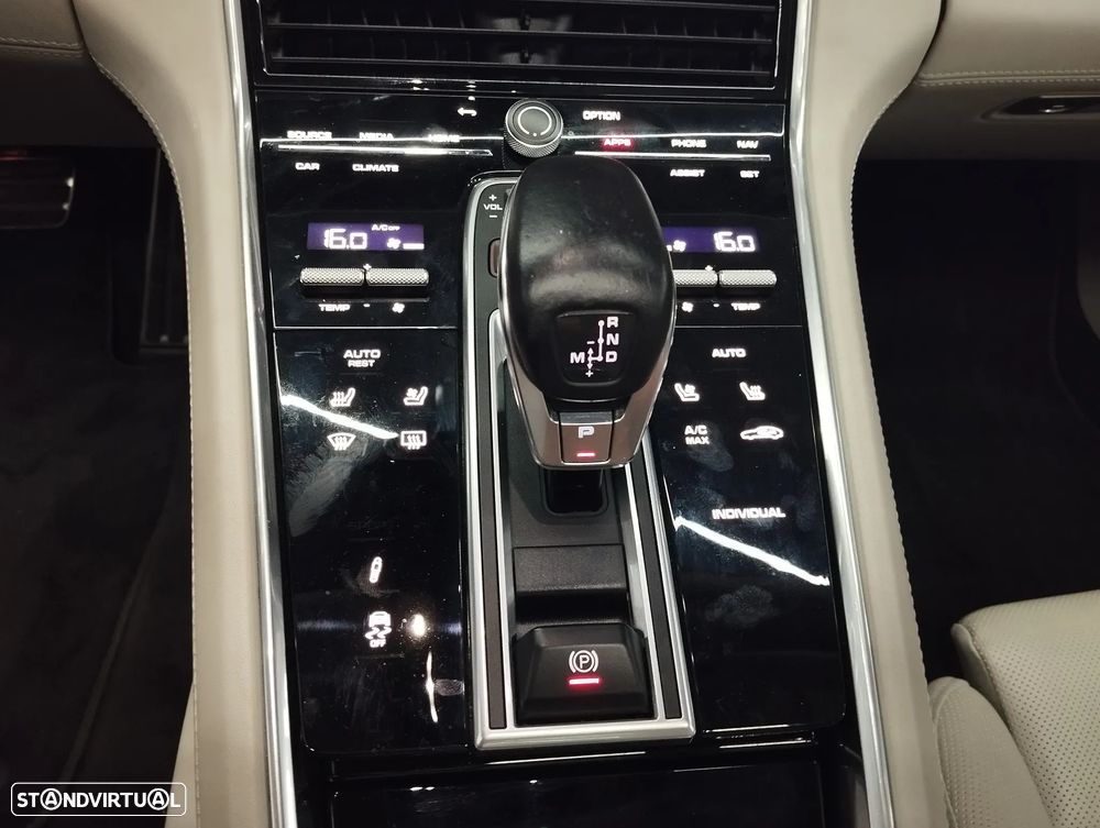 Porsche Panamera Sport Turismo 4 E-Hybrid Platinum Edition - 46