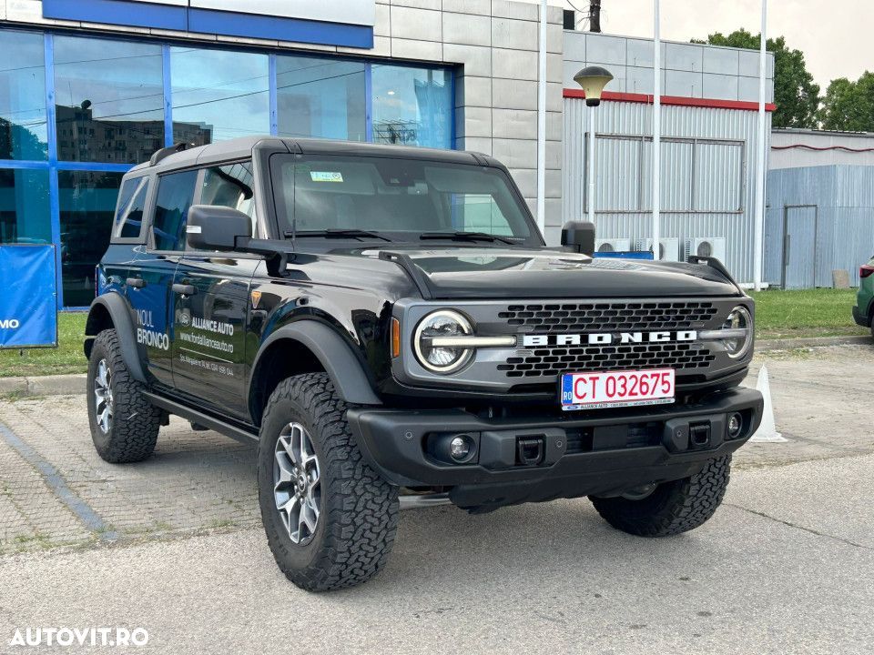 Ford Bronco - 11