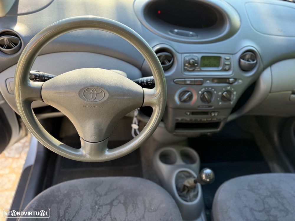 Toyota Yaris 1.0 Sol - 13