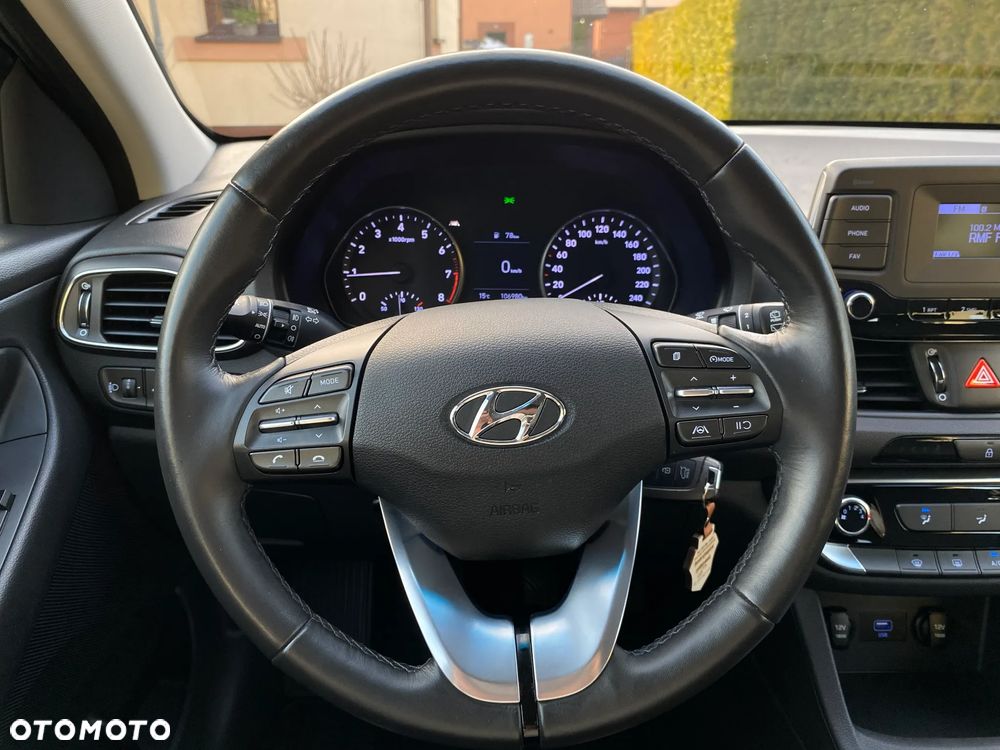 Hyundai i30 1.5 DPI Classic + - 23