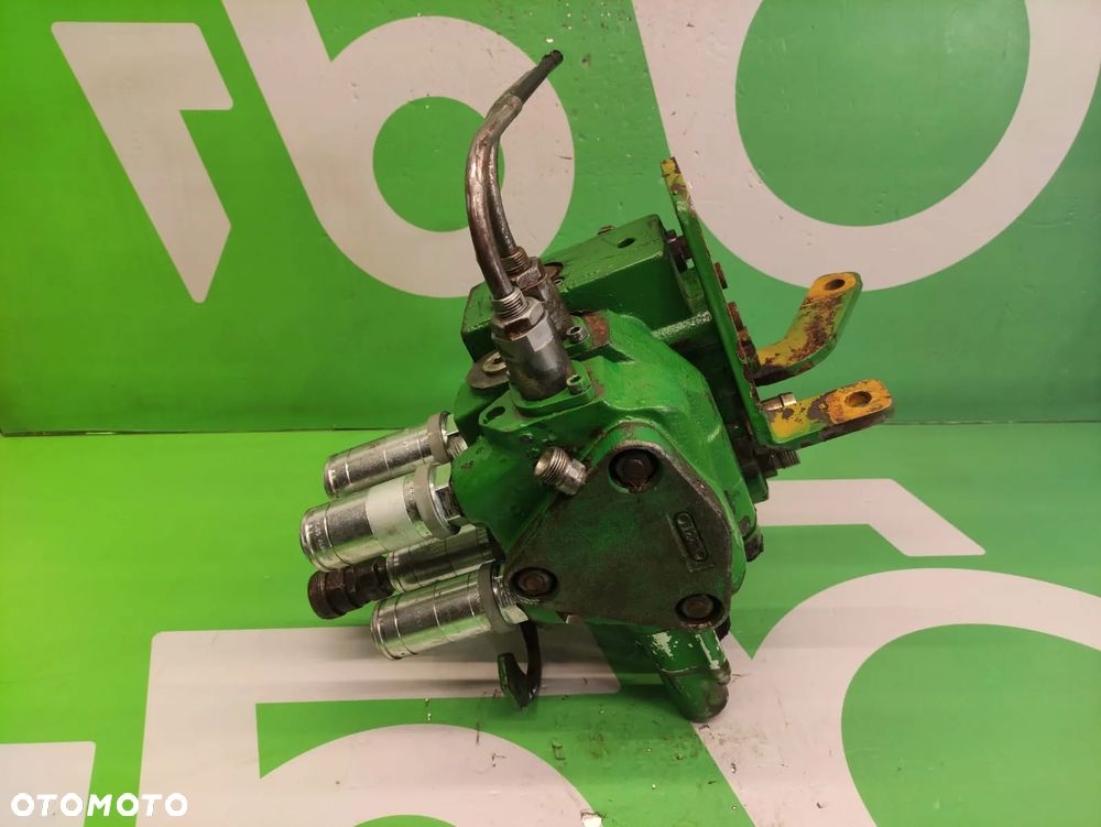 Rozdzielacz hydrauliczny HUSCO RE239127 AL119219 John Deere 6800 - 3