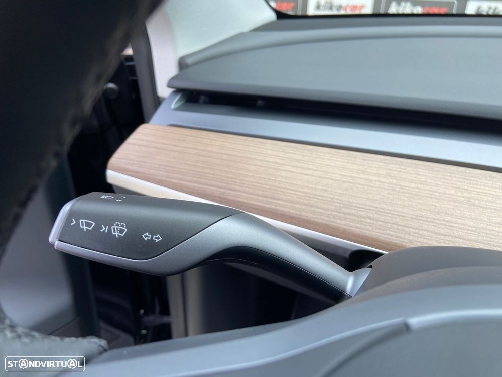 Tesla Model Y Performance Dual Motor AWD - 17