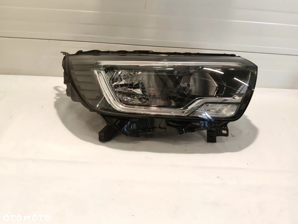 Renault Kangoo IV ZW Z LED PRZÓD STRONA PRAWA 260100108R - 1
